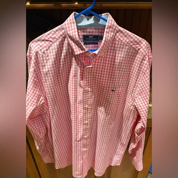 Vineyard Vines men’s button front shirt. Sharp pink gingham plaid with logo. Lg - Picture 4 of 7